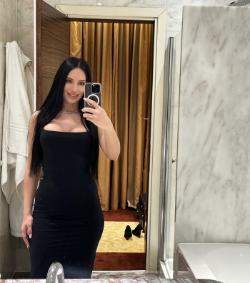 A selfie gallery profile picture of Avelina