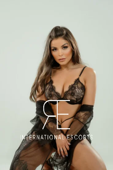 Busty Brazilian escort Nanda is looking sexy in black lace lingerie and high heels 