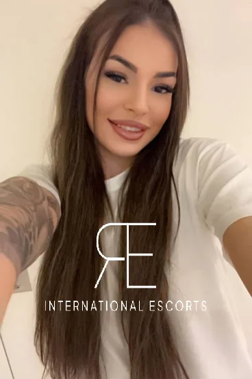 Villa is showing off her amazing blowjob lips in this very sexy selfie 