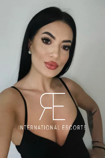 A selfie gallery profile picture of a very sexy London escort named Bella-Bell 