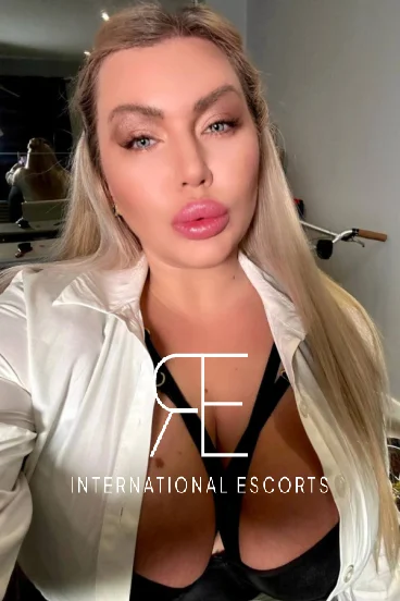 A selfie gallery profile picture of a very sexy blonde escort named Buffy