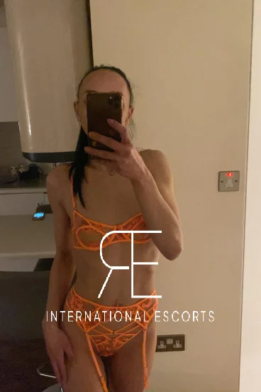 Nicole looks very sexy in this underwear selfie 