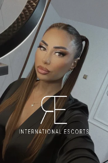 A selfie gallery profile pictrue of an escort named Francis 