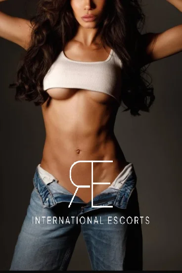 A lady with a very good figure showing off her abs 