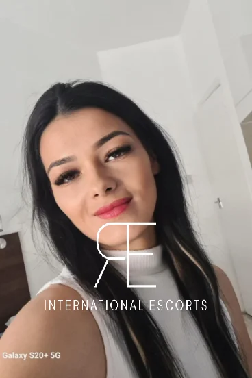 A selfie gallery profile picture of Kiki