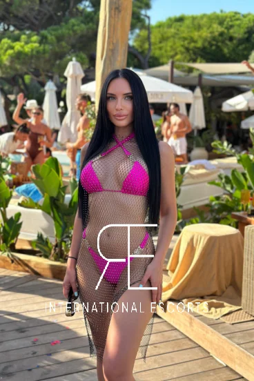 A unprofessional photo of an escort named Avelina wearing a bikini 