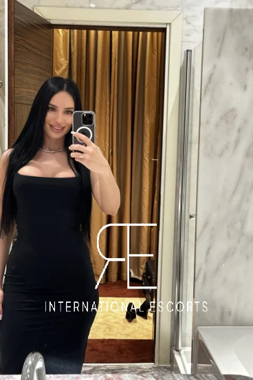 A selfie gallery profile picture of Avelina