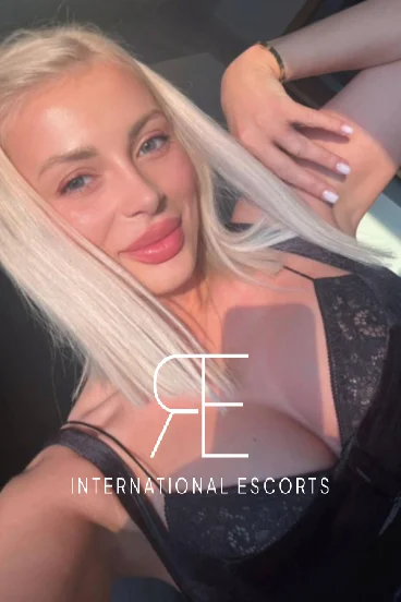 Selfie photo of a London escort named Shelby