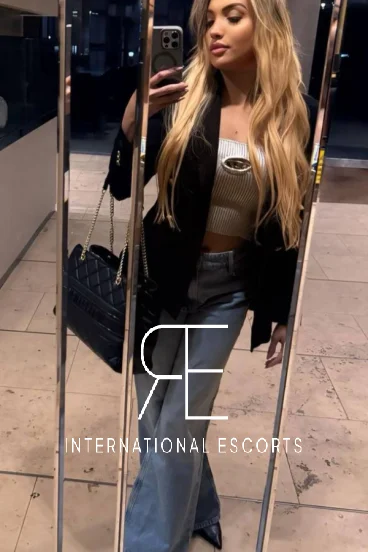 Sexy Brazilian escort Isabella taking a selfie 