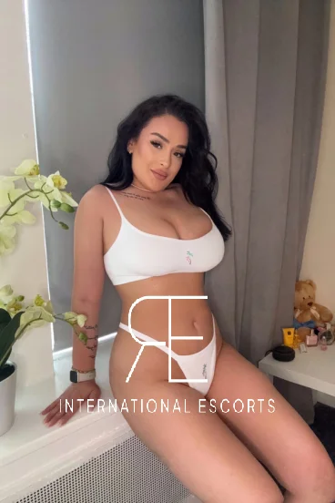 Busty brunette London escort Sugar 