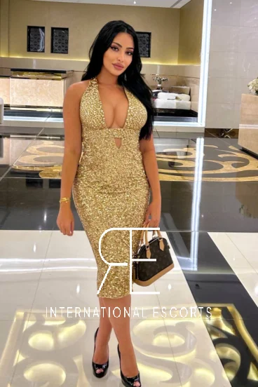 Shopping spree selfie of London escort Vanessa-Lux 