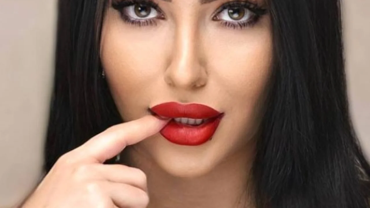 Dark haired lady with bright red lips 