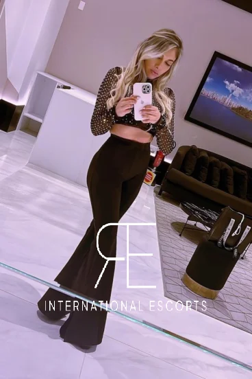 Mara Brazilian escort mirror selfie, chic blonde London international model