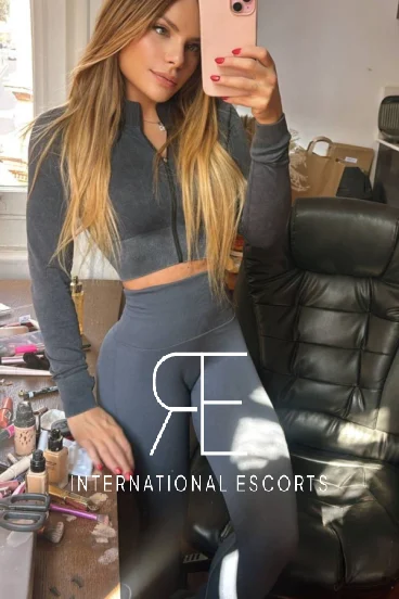 A beautiful Brazilian escort with a curvy figure 
