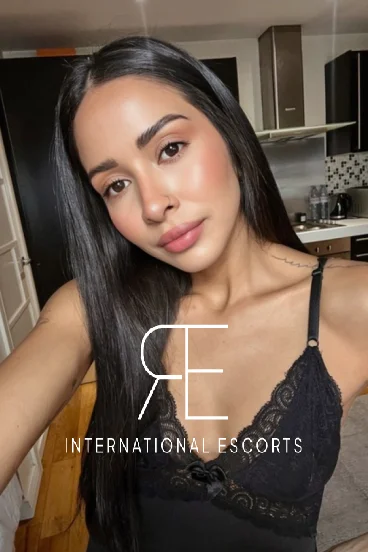Clemmie selfie in black lace, chic brunette companion London