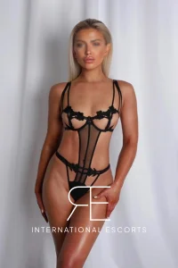 A profile picture of a sexy blonde escort named Edyn 